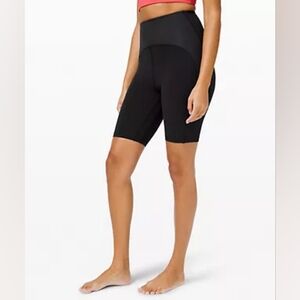 Excellent condition lululemon Blissful Bend Super-High-Rise Short 8" - size 4